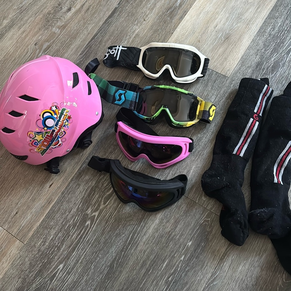 Kids ski accessory bundle